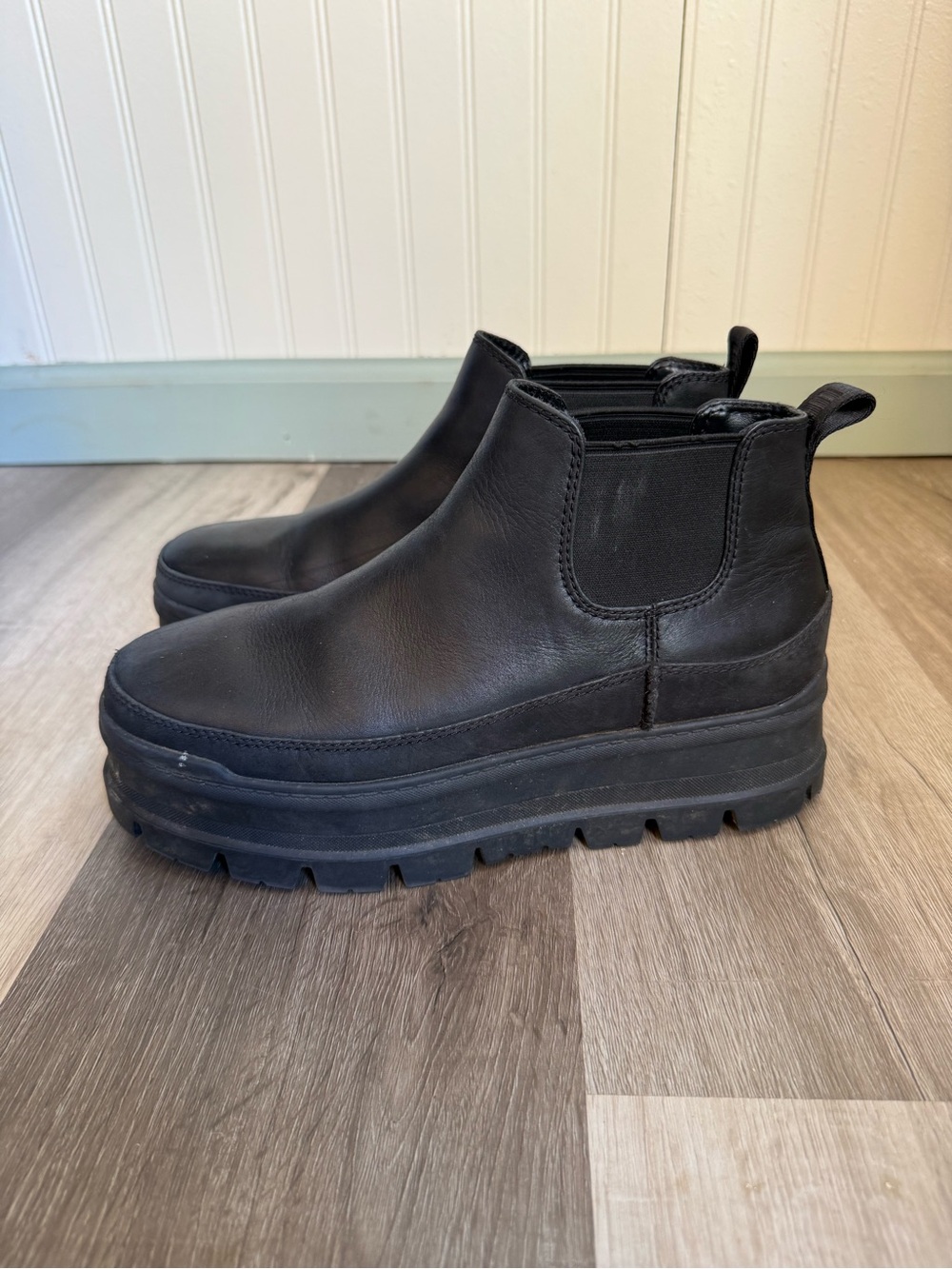 UGG BLACK Merina Platform Waterproof Boots Womens 9